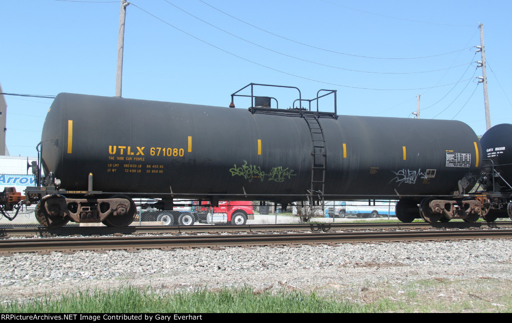UTLX 671080 - Union Tank Car 