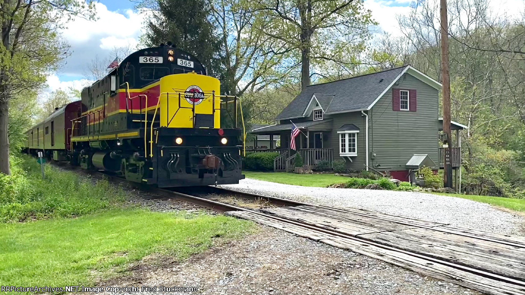CVSR 365 heads north into town.