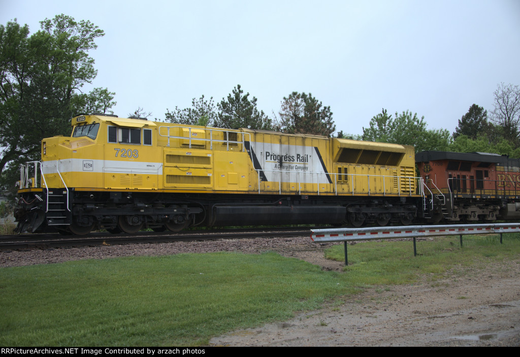 Progress Rail 7203 and BNSF 7708