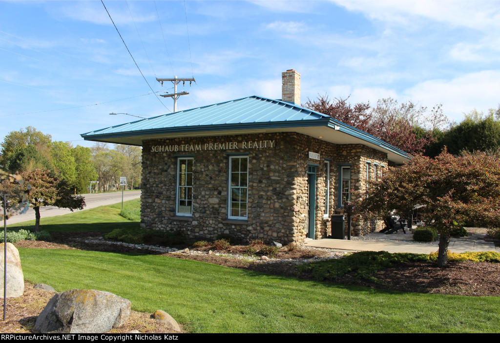 Suttons Bay M&NE Depot