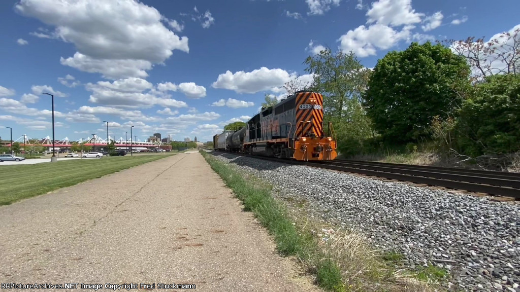 AB 4005 heads west toward Barberton on the CSX.