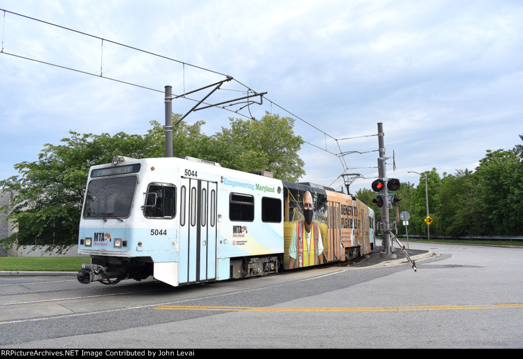 Light Rail approaching Pepper Rd Station