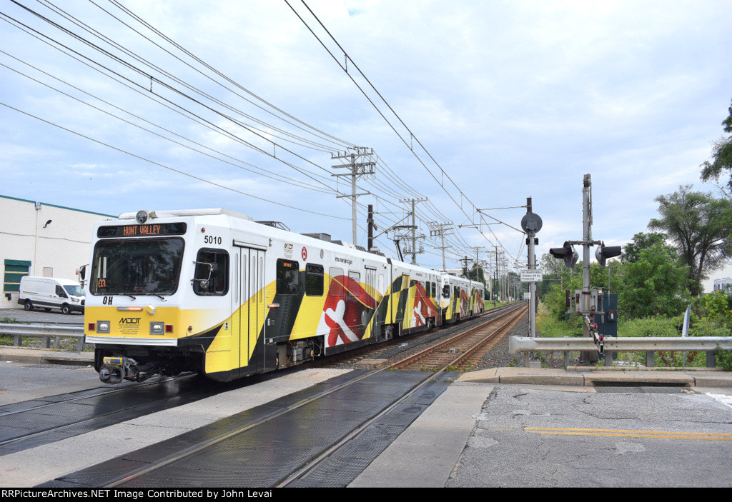 Light Rail arriving into Timonium Business Park Station