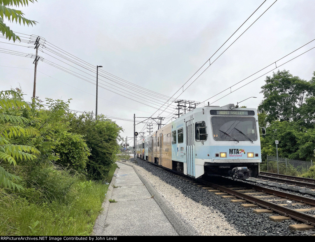 Hunt Valley bound light rail train approaching Warren Road Station