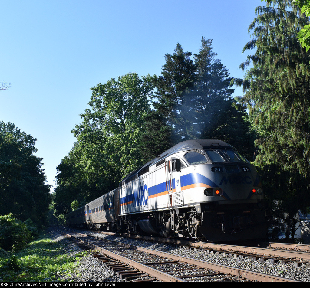 The 21 pushing 878 toward Kensington and DC#at Garrett Park Station.