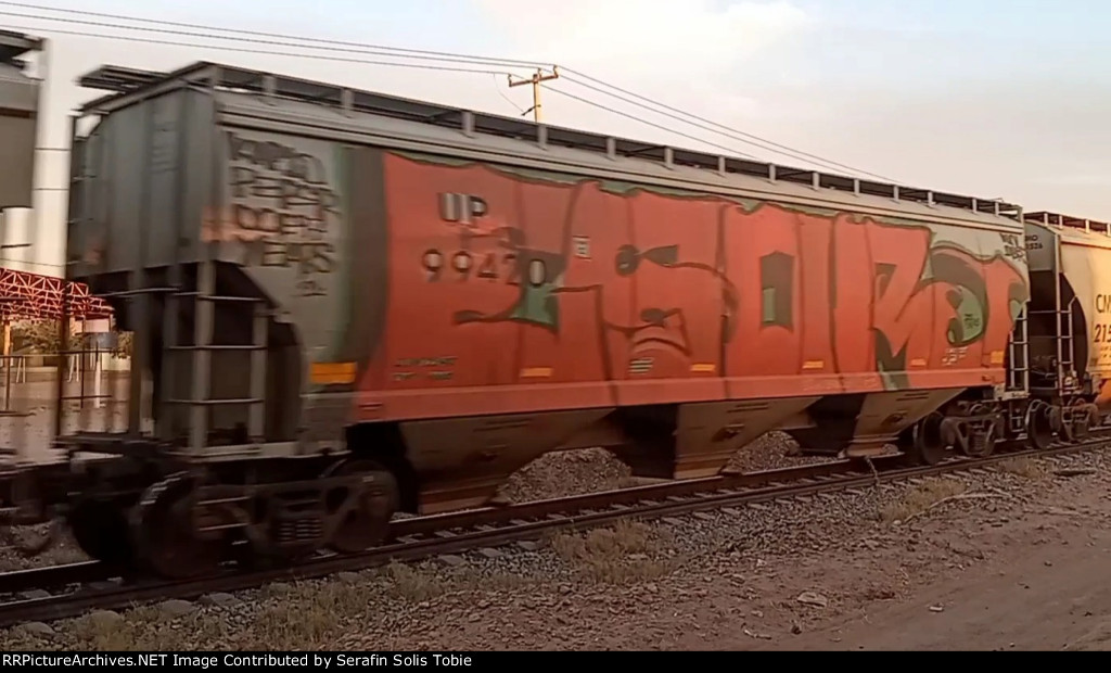 UP 99420 Con Grafiti 