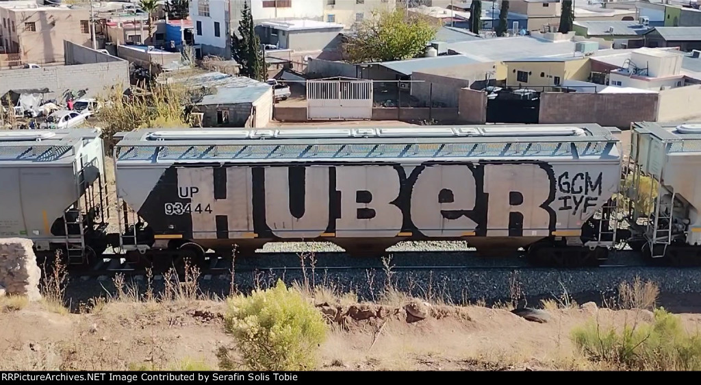 UP 93444 Con Grafiti 