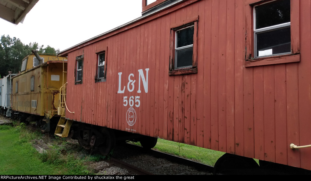 L&N 565 wooden caboose