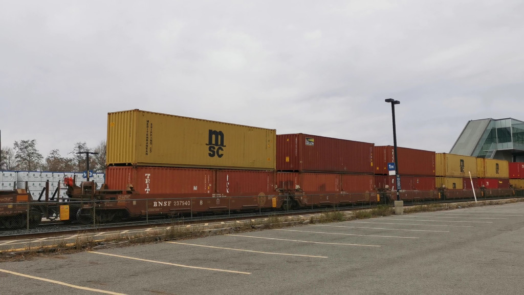 BNSF 237940 (5 Section Well Car Altogther)