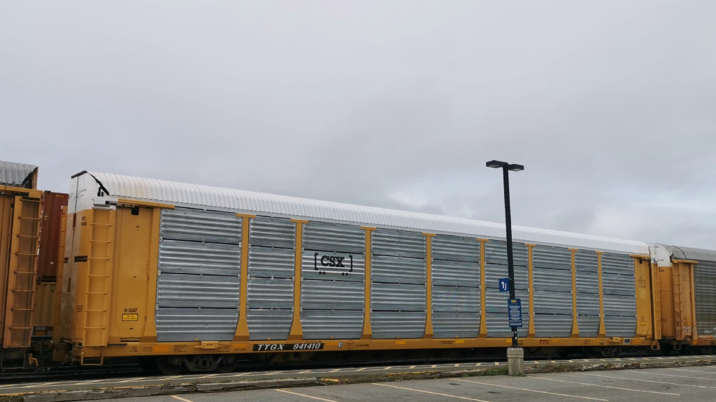 CSX B3307 (Body) TTGX 941410 (Flat)