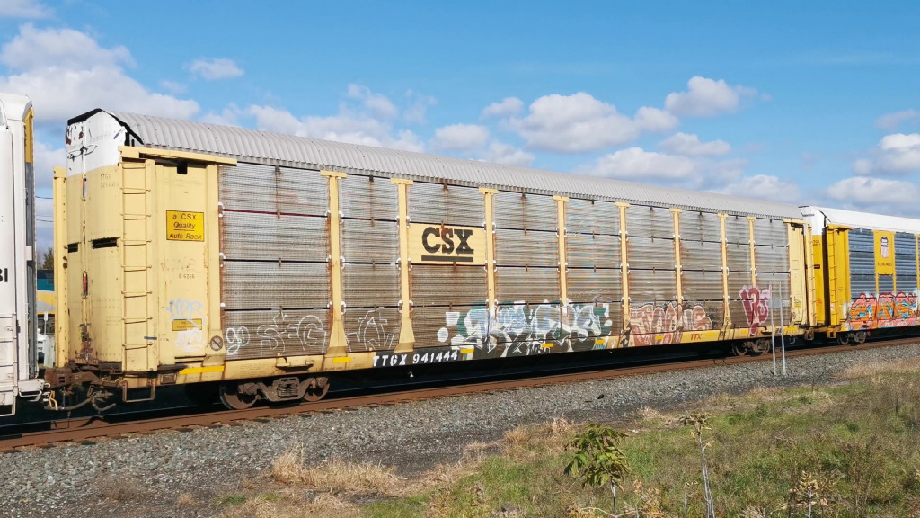 CSX B6266 (Body) TTGX 941444 (Flat)