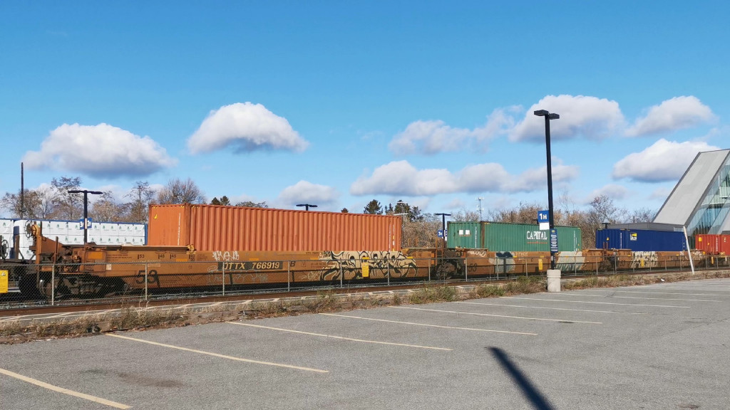 DTTX 766919 (Triple Well Car Altogther)