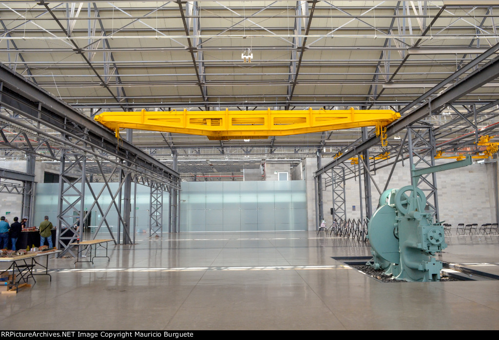 Inside Salon Trece, ceiling and cranes