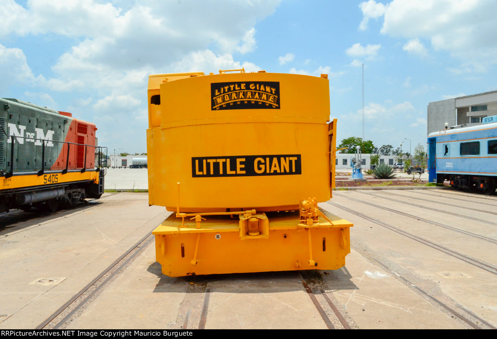 SBC Little Giant Workrane Crane