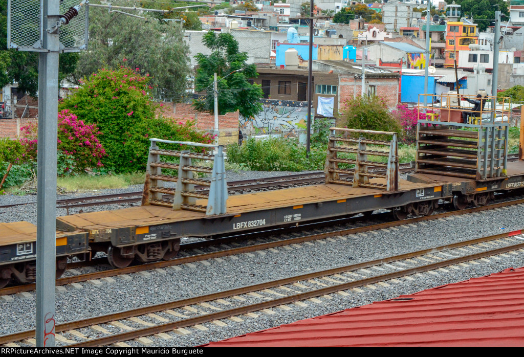 LBFX Empty Ribbon Rail Train
