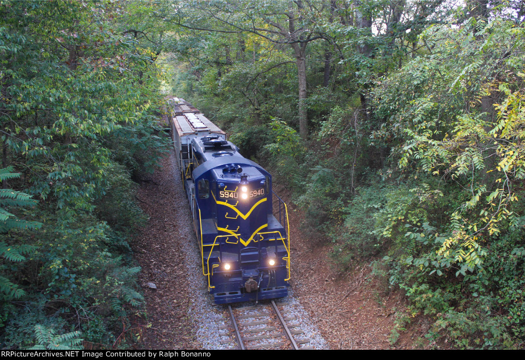 Shenandoah Valley GP 9 northbound through the trees 