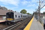 Westbound LIRR M7 Set arriving into Garden City Station