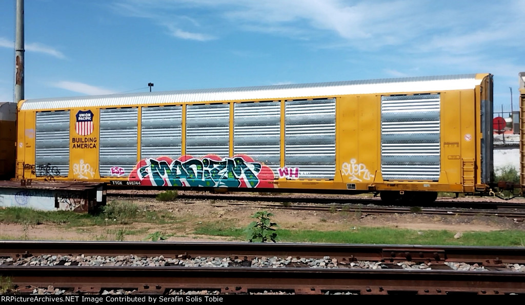 UP 10069 TTGX 698744