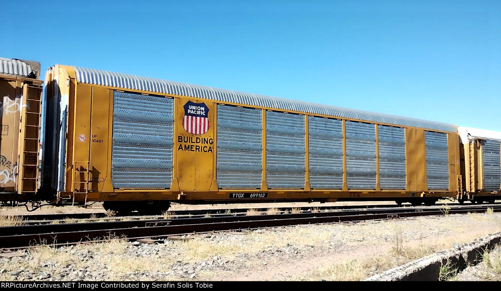 UP 10487 TTGX 699162