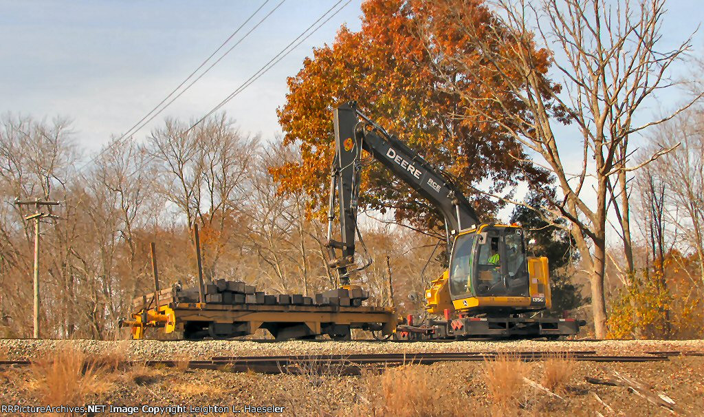 ES TC-17 tie crane w/push car