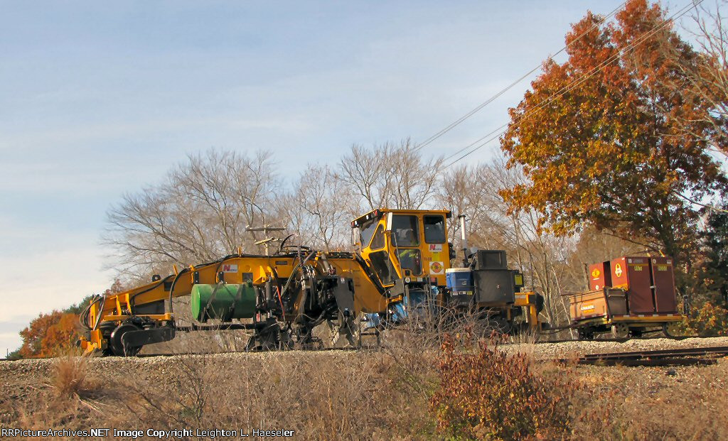 ES TI-08 Nordco tie installer w/push car