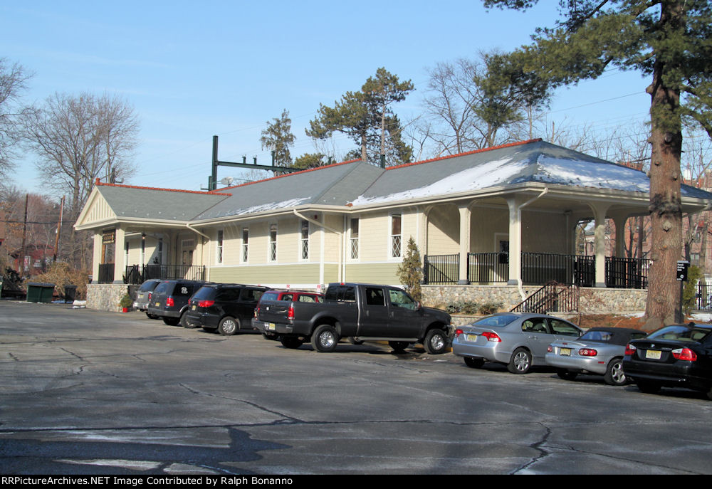 The original station having been destroyed by fire, a new "station", now a resturaunt was rebuilt in its place matching the original's style