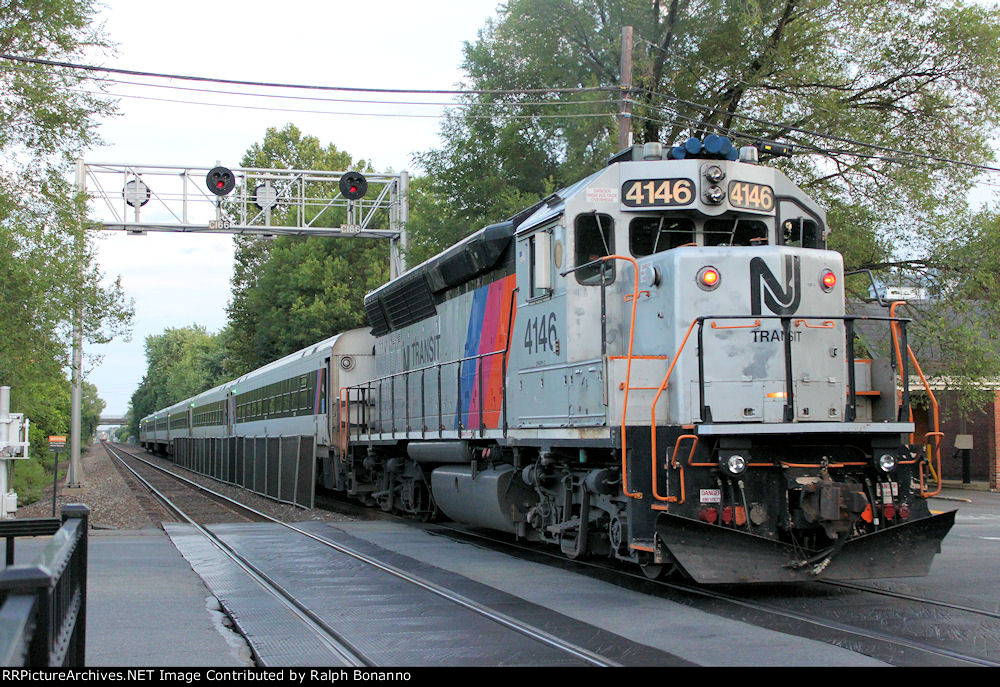 NJT GP40PH-2B 4146 shoves train 1176 east to Hoboken out of the Radburn  station