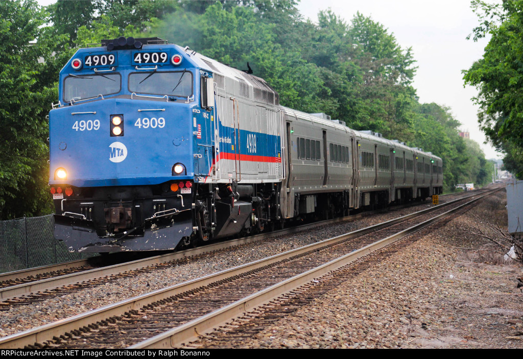UntitledMetro North F40PH-3C heads for Port Jervis  NY at Plauderville station, Garfield, NJ