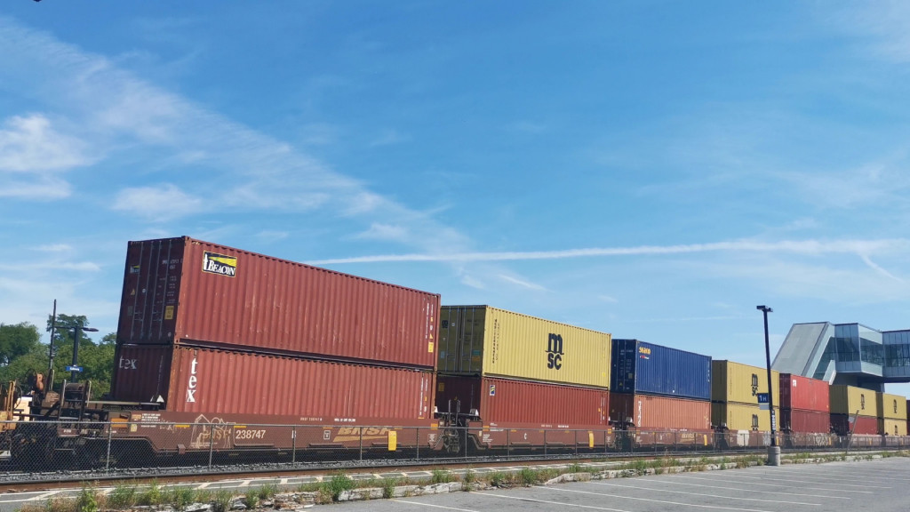 BNSF 238747 (5 Section Well Car Altogther)