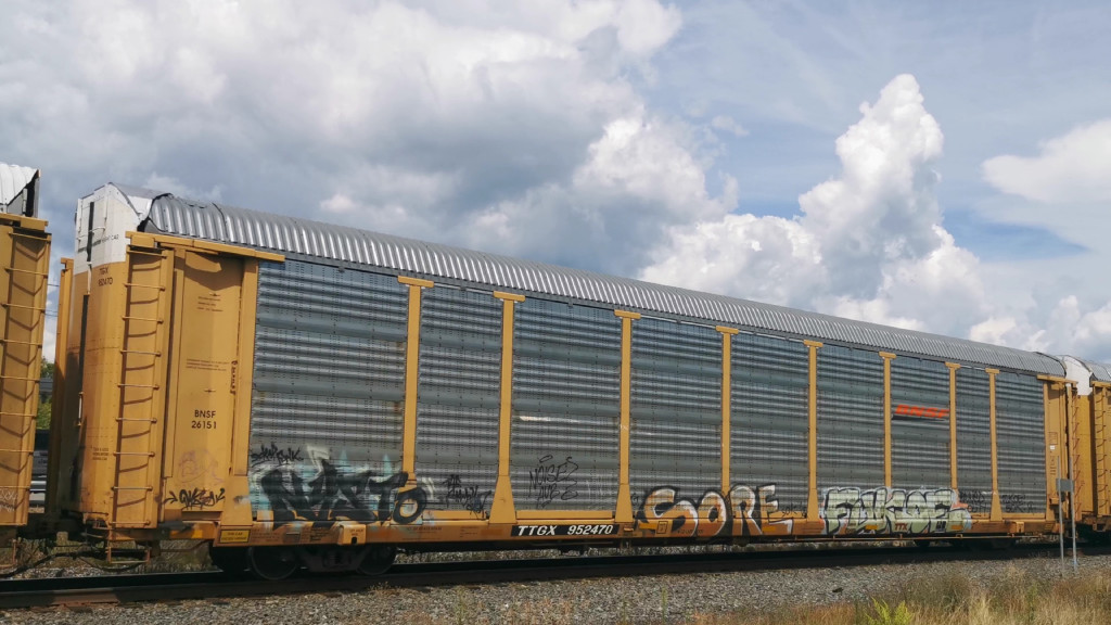 BNSF 26151 (Body) TTGX 952470 (Flat)