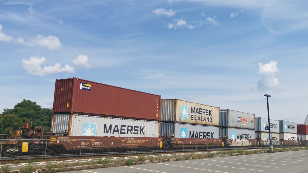 BNSF 270051 (5 Section Well Car Altogther)