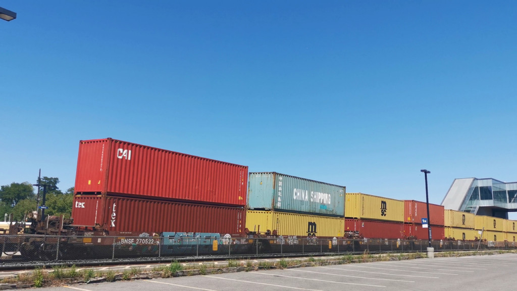 BNSF 270522 (5 Section Well Car Altogther)