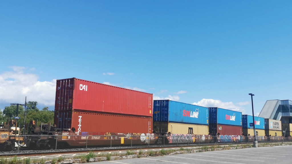 BNSF 270537 (5 Section Well Car Altogther)