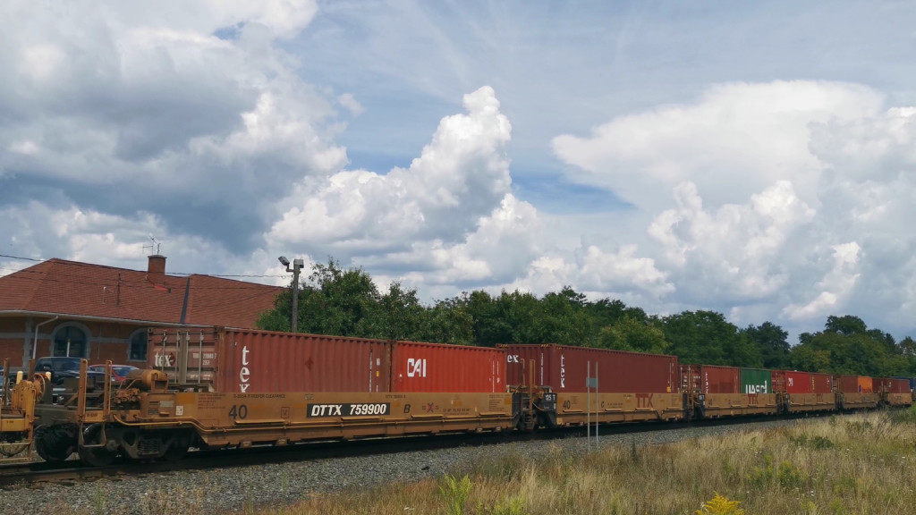 DTTX 759900 (5 Section Well Car Altogther)