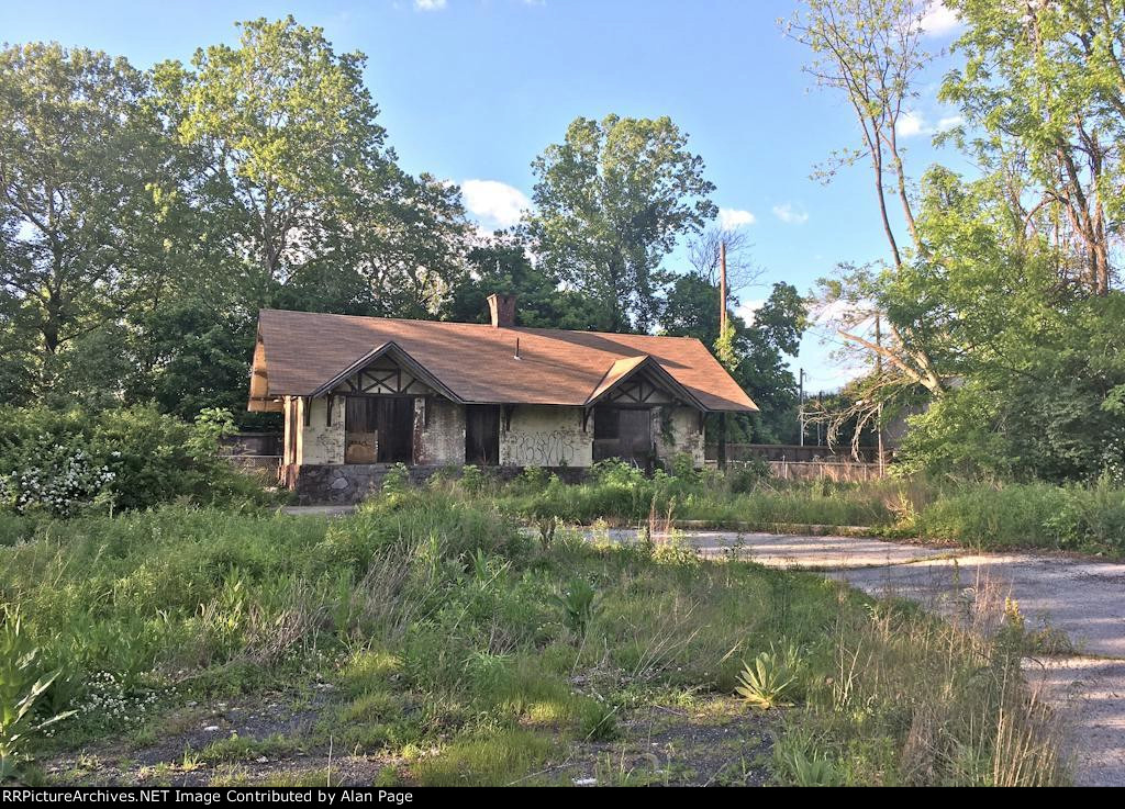 A back side view of Valley Forge Park station