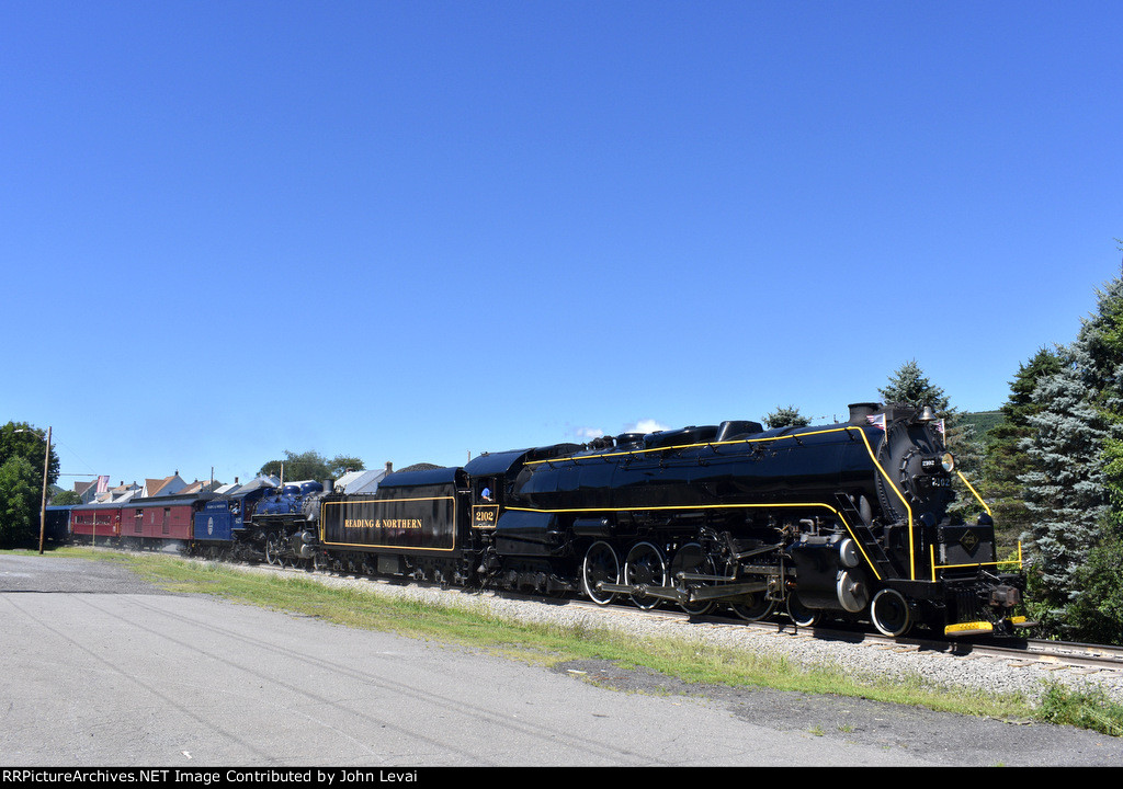 The 2102 and 425 lead their train along Elm St