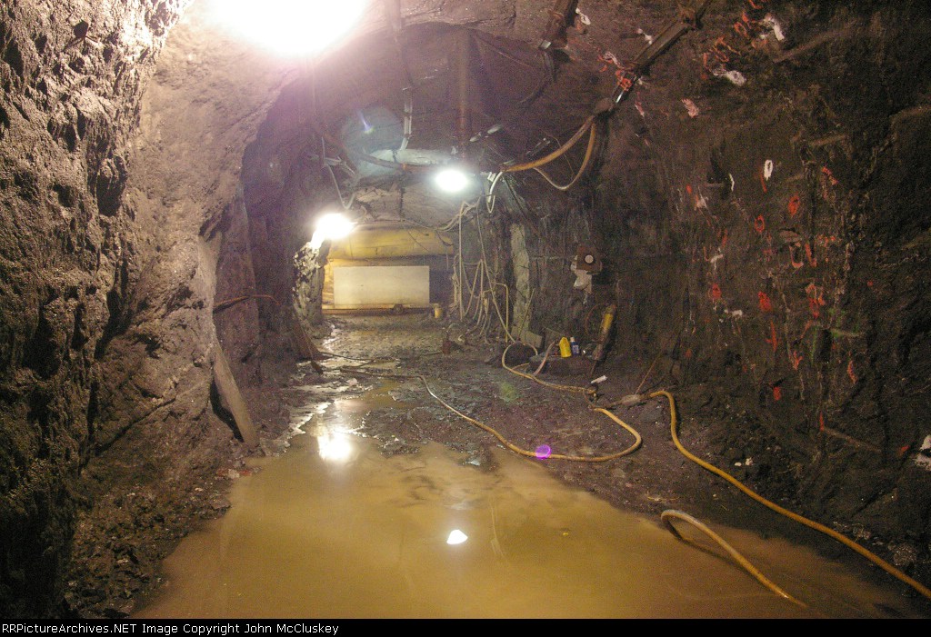 Drift leading from the main tunnel