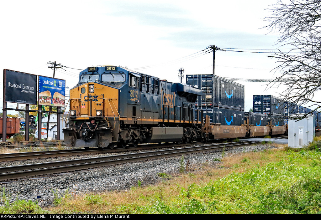 CSX 3012 on I-158