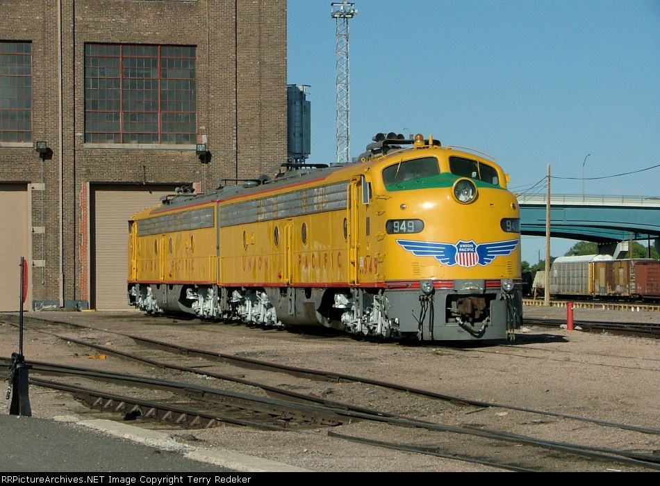 UP 949