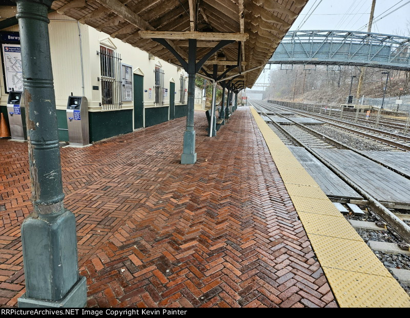 Brick platform