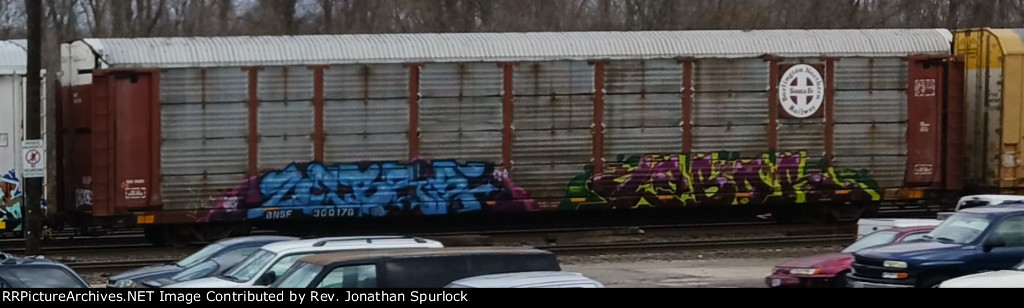 BNSF 300178 and BNSF rack