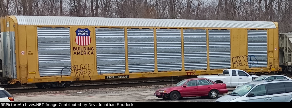 TTGX 821535 and UP rack