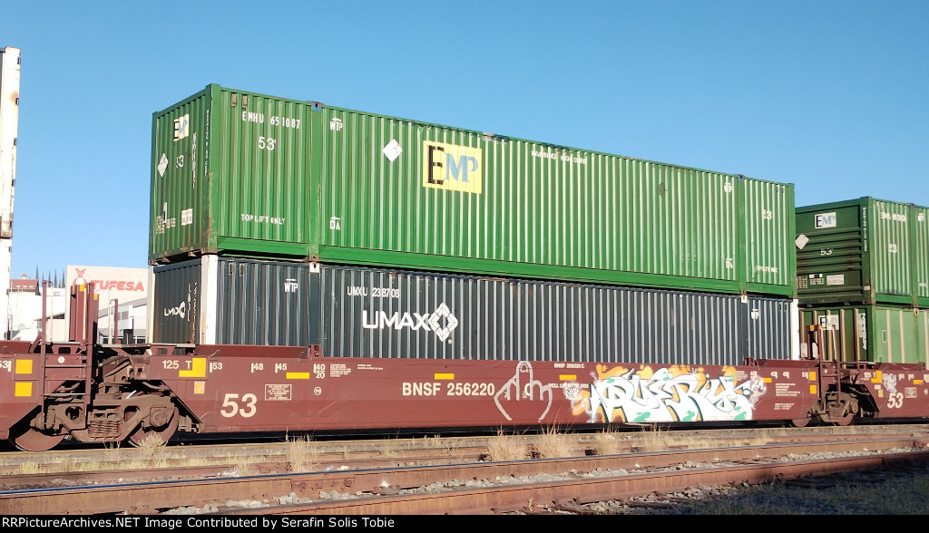 BNSF 256220 "C" EMHU 651087 UMXU 238706