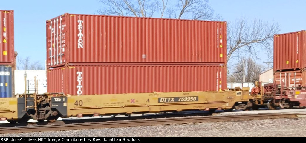 DTTX 759950A and two containers