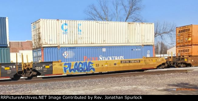 DTTX 795425A and two containers