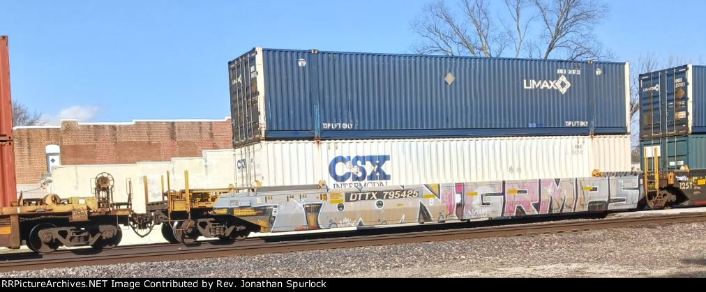 DTTX 795425B and two containers