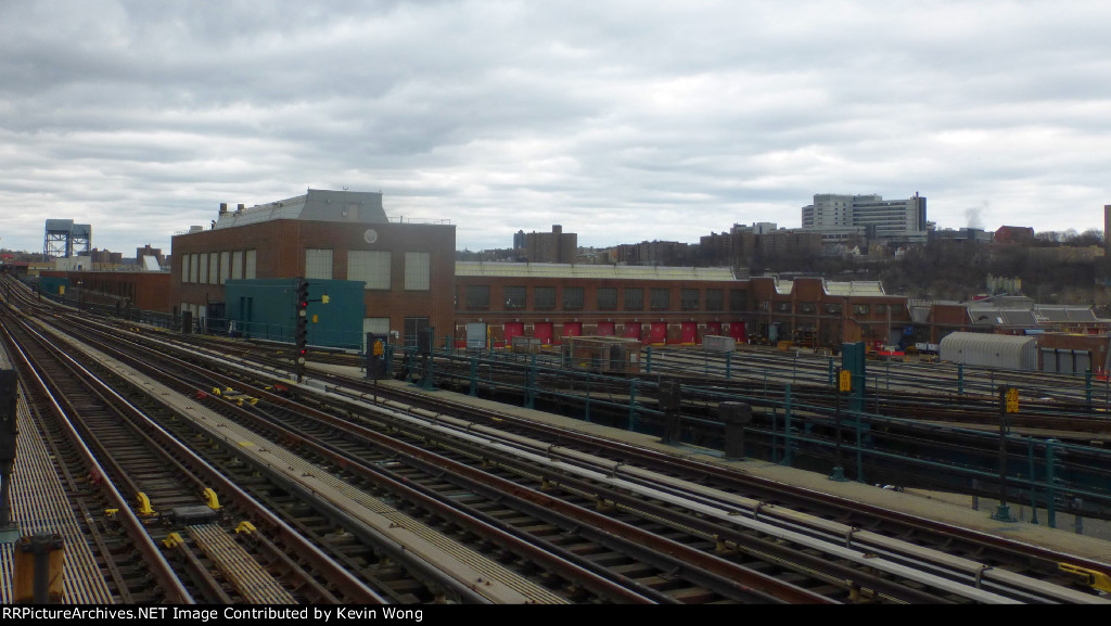 NYCT 207 Street Shop