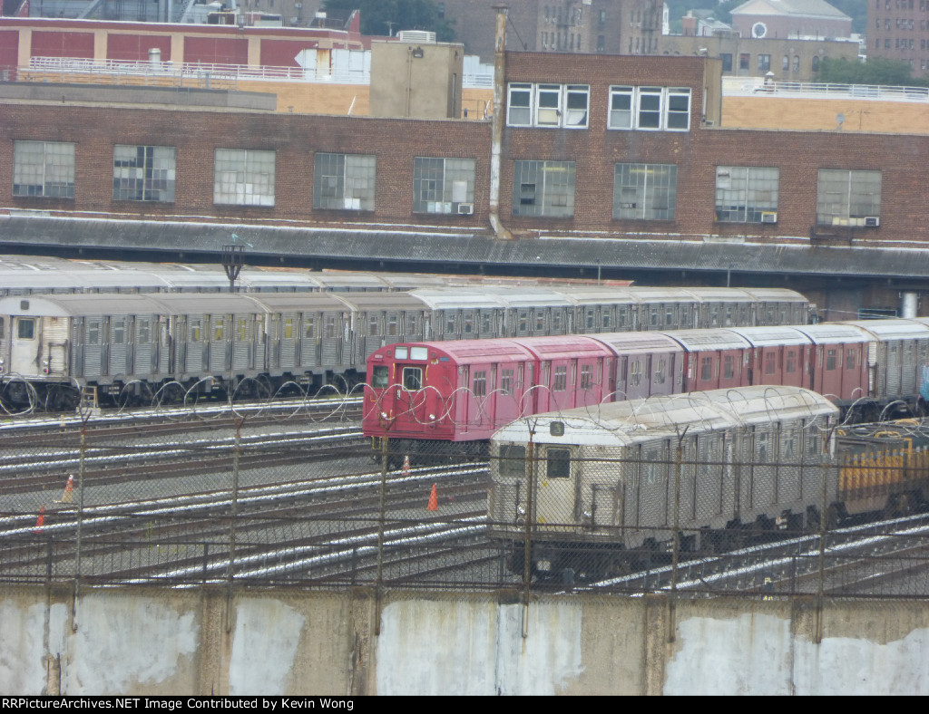 NYCT R32 work motors 3552 & 3553 with IRT Main Line R33s 9016 & 9017