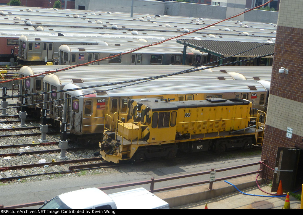NYCT GE R77 (50 ton) switcher 888