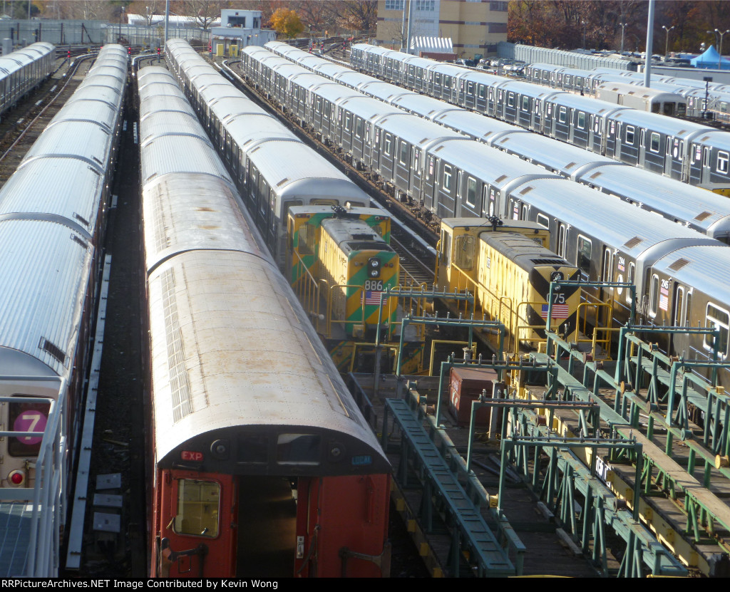 NYCT GE R77 switcher 886 & R52 switcher 75